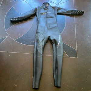 Men’s size large Aqua Sphere Wetsuit